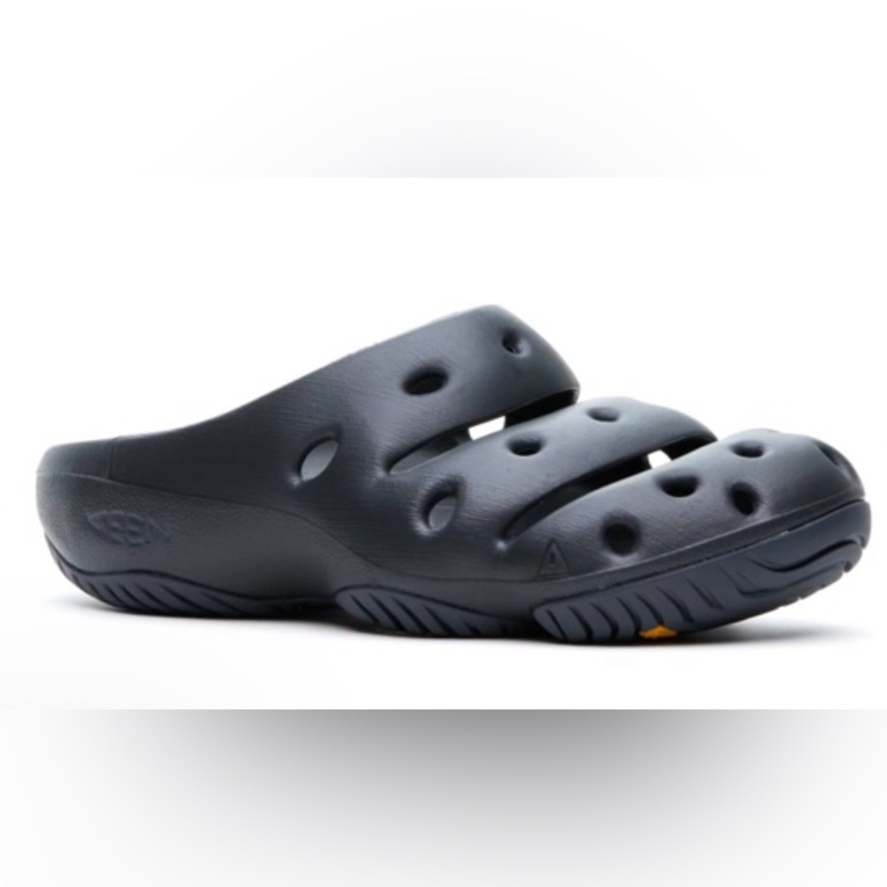 USED KEEN Women's Yogui Slip On Comfort Clogs Magnet/Black SZ 8